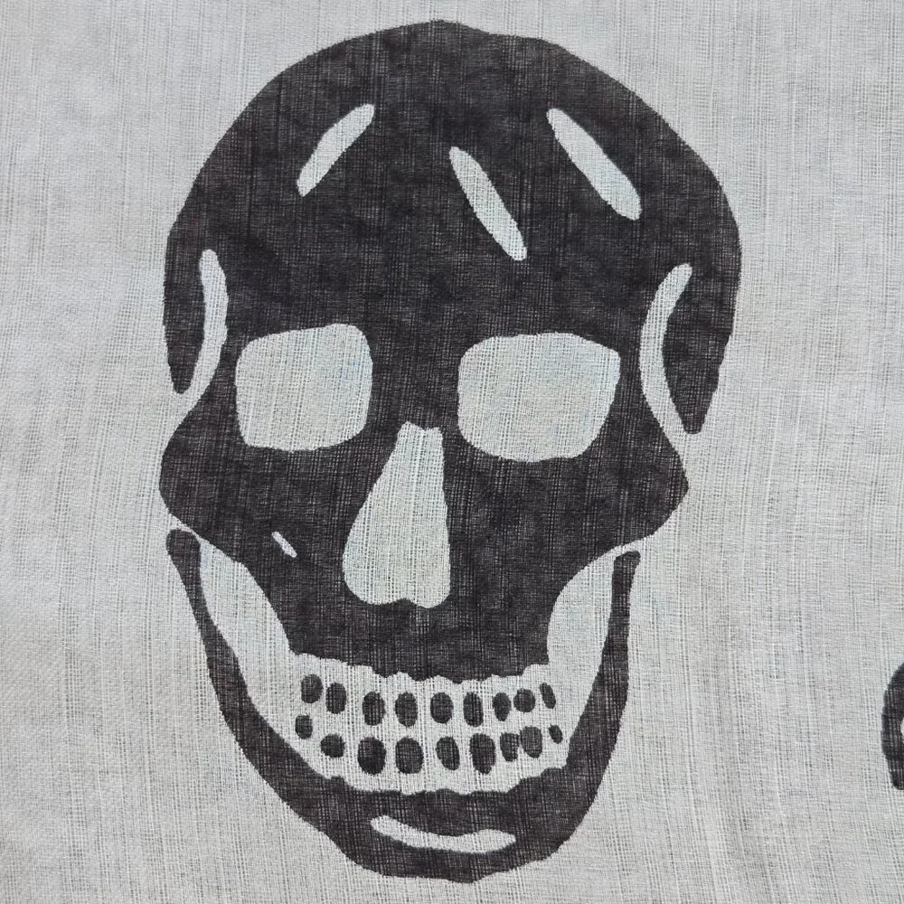 NWT 100% Silk Alexander McQueen Skull Scarf Black White